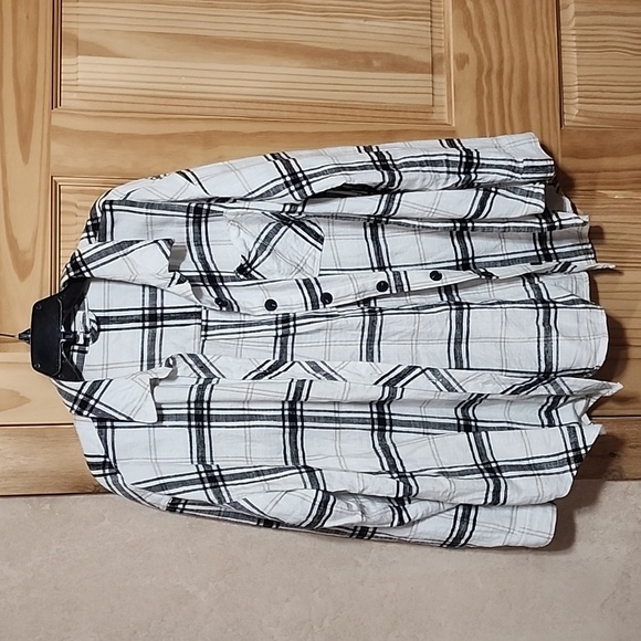 ⭐️Maurice's Flannel⭐️ New - Picture 1 of 5